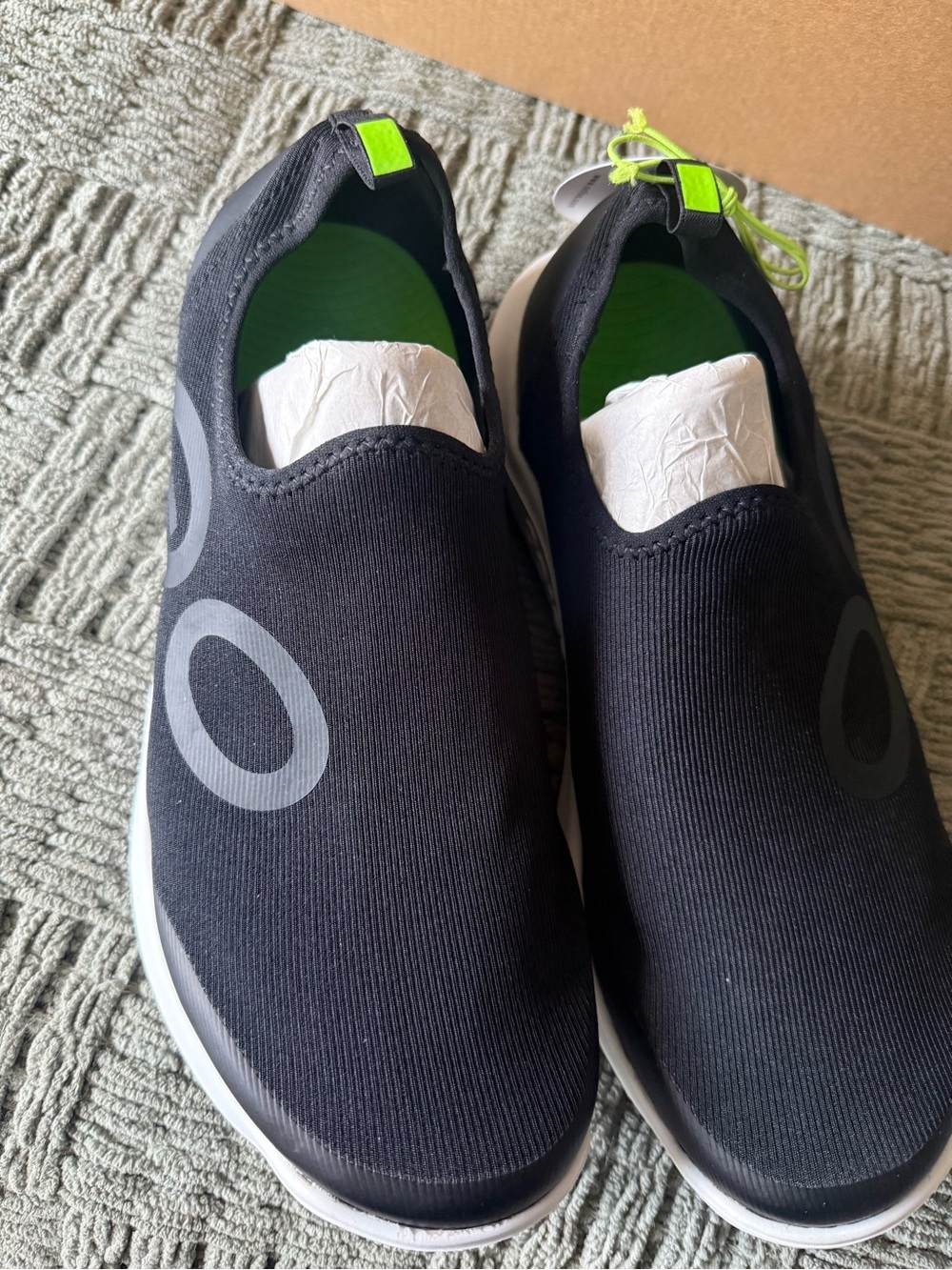 OOFOS Black Glide Slip-On Recovery Sneakers NWT